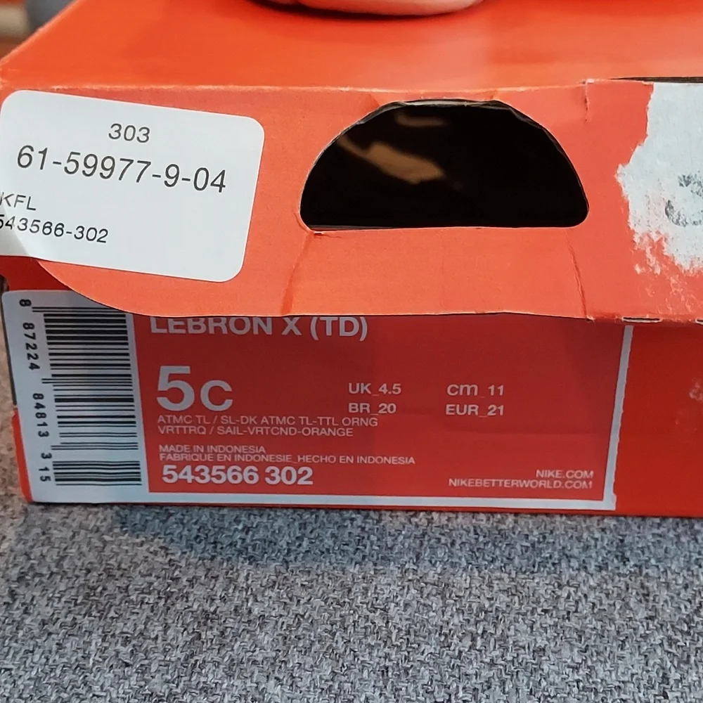 Infant LeBron Sneakers - Picture 5 of 5